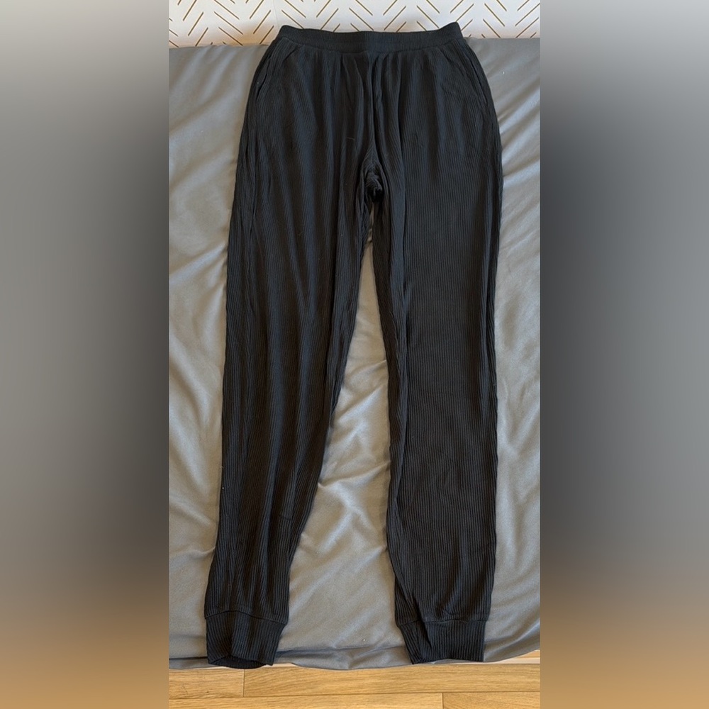 Alo Yoga Ribbed Black Jogger Pants
